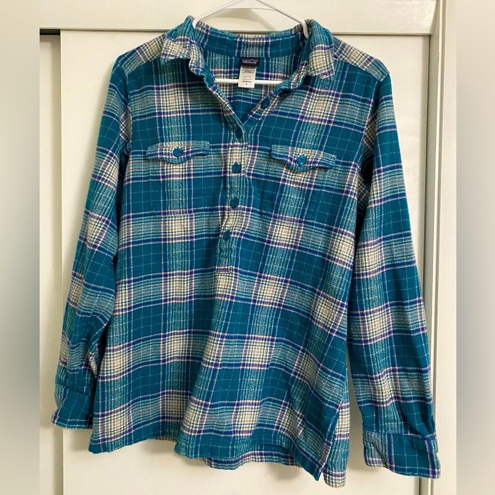 Patagonia Plaid Long Sleeve Button Up Pullover